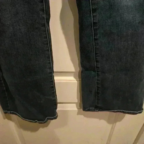 P7010 chico's so slimming  medium wash size  1.5 /32in short - Picture 5 of 9